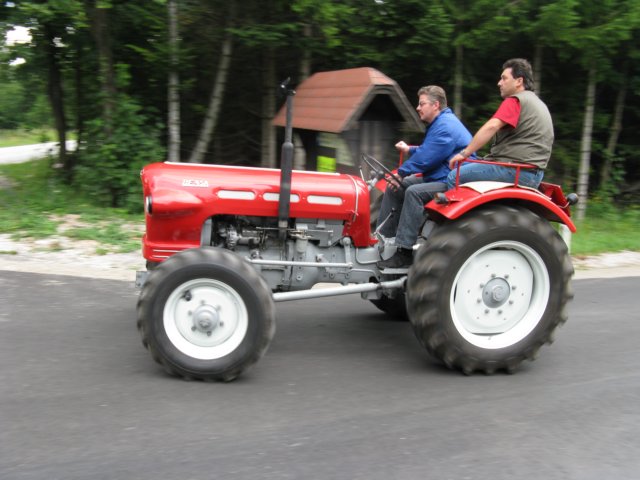 traktorausfahrtnr326072008182.jpg